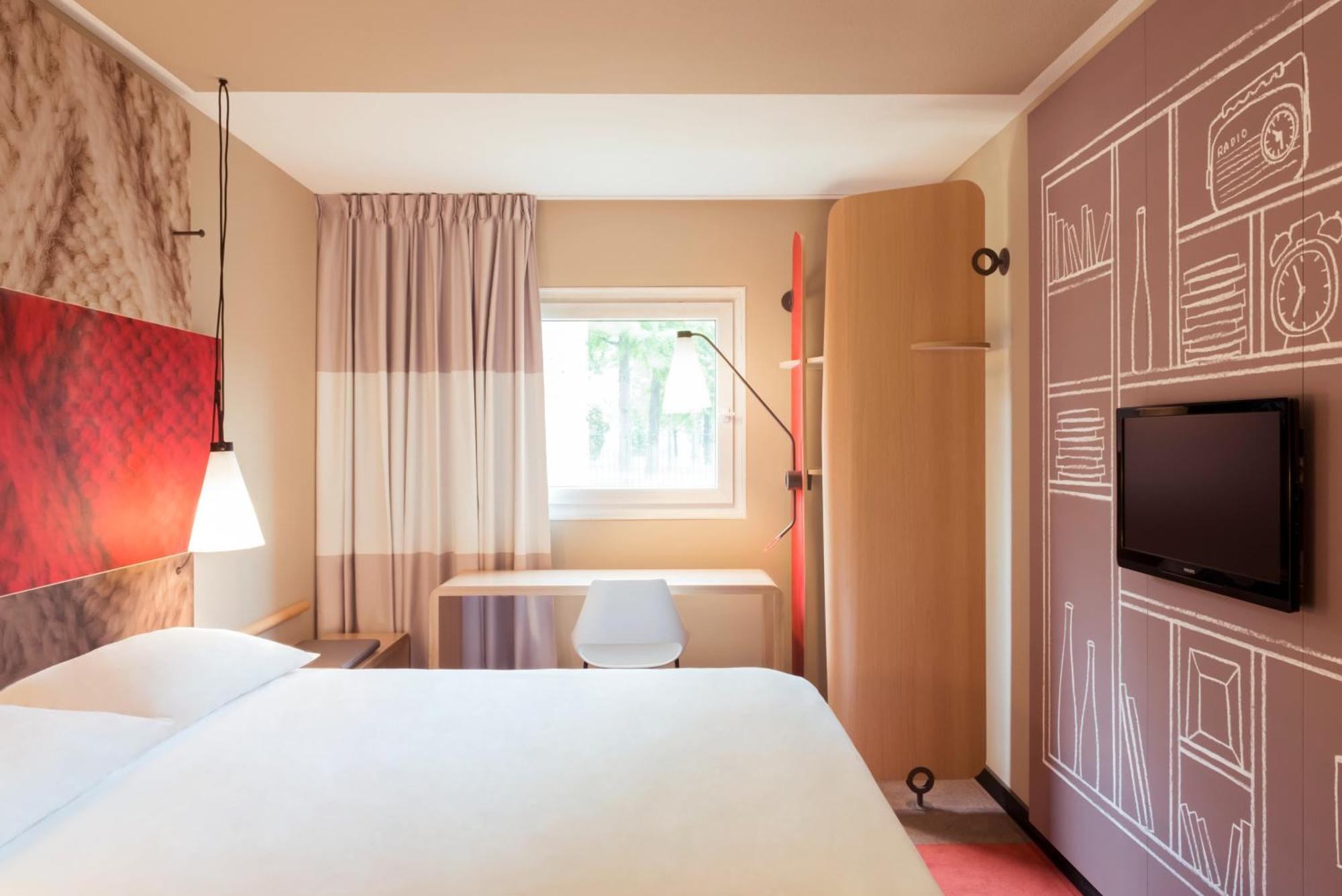 Ibis Centre Hotel 3*